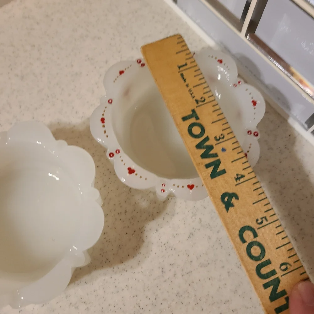 White and Floral Scalloped Ashtrays For.sale